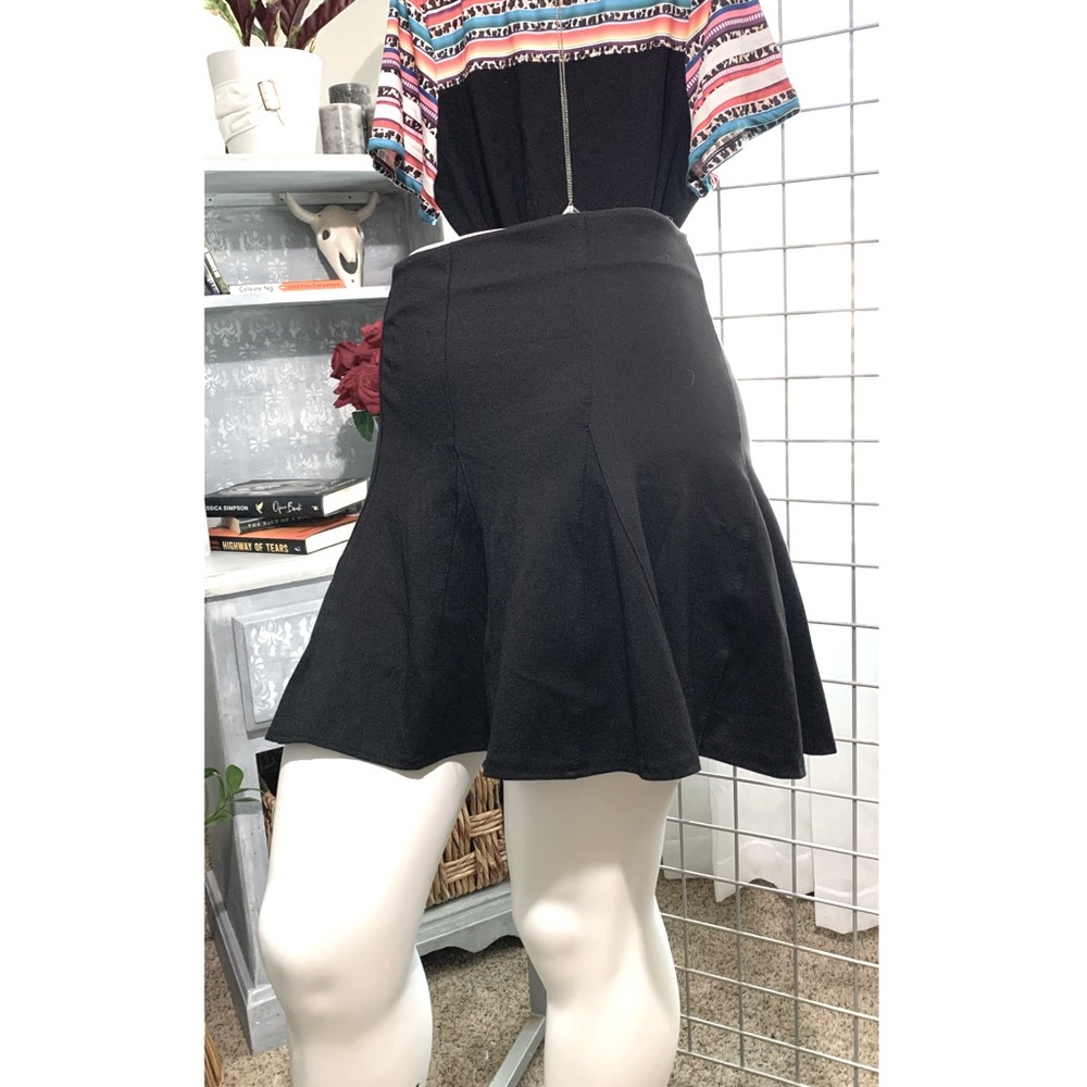 Skirt - Picture 2 of 6